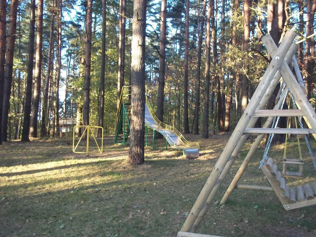 Kempings Ezerpriedes Burtnieki  Kültér fotó